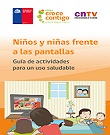 Niños y niñas frente a las pantallas