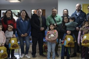 En Panquehue Ministro Jackson y Subsecretaria Silva comparten con familias afectadas por sistema frontal y entregan Kit de emergencias a niños y niñas